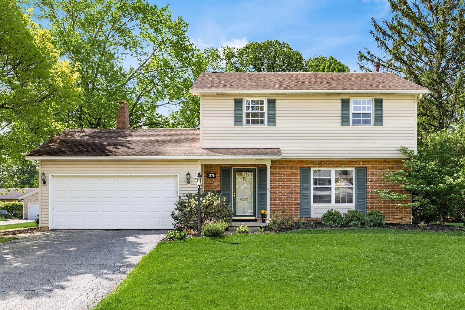 1371 Reymond Rd photo 1