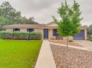 101 Howard Wallace, Devine, TX 78016