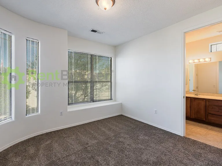 620 3rd St NE — Photo 24