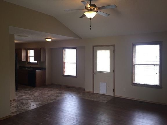 3rd image of 1018 N Hutchinson Ave