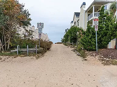 3224 Shore Dr — Photo 3