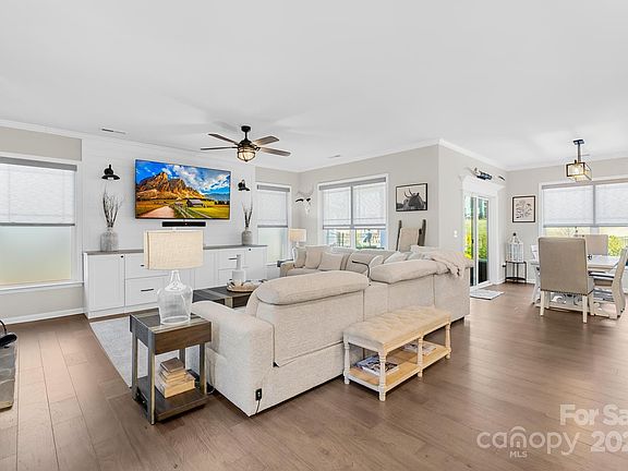 4th image of 7313 Glenroe Dr