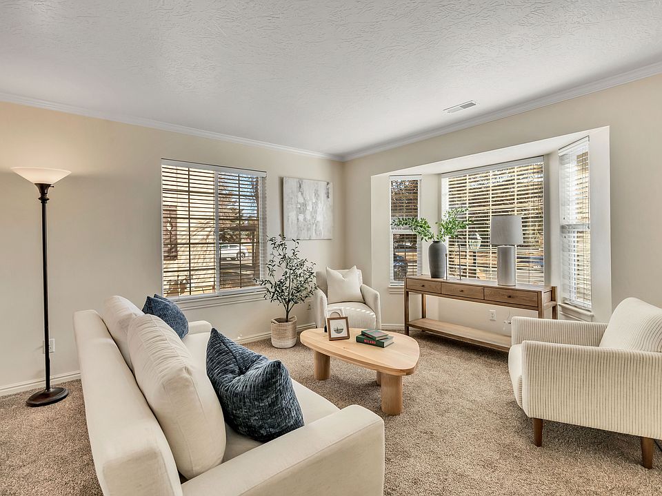 1st image of 70 S Geneva Dr W