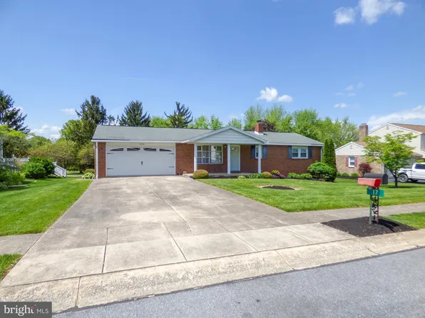 17 Covington Dr, Manchester, PA 17345