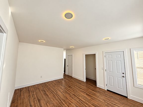4th image of 397 Orms St APT 1