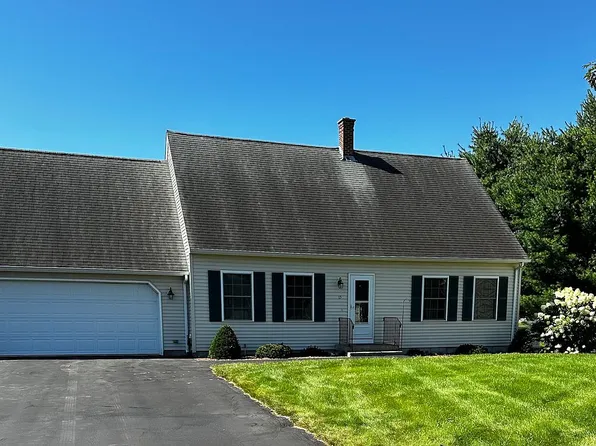 15 Aquamarine Ct, Auburn, ME 04210