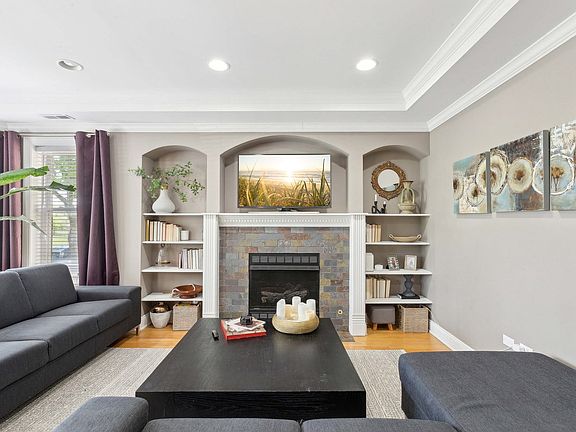 5th image of 2220 W Granville Ave #1