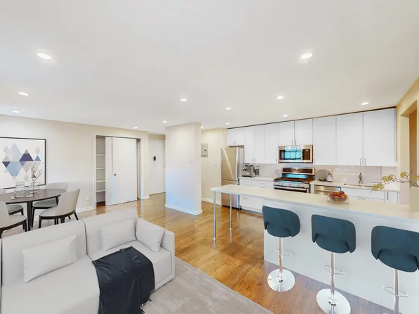 30 Charlton Street image 1 of 6