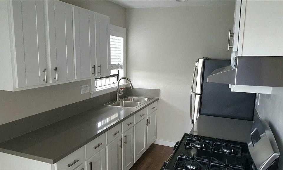 1st image of 901 S Ardmore Ave #102