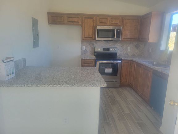 5th image of 2110 Holly Ave #A101
