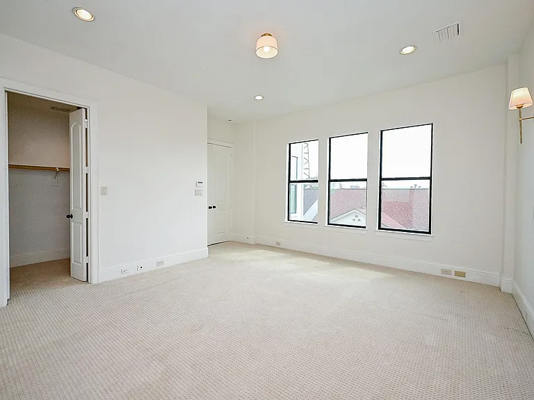 1825 W 24th St — Photo 17