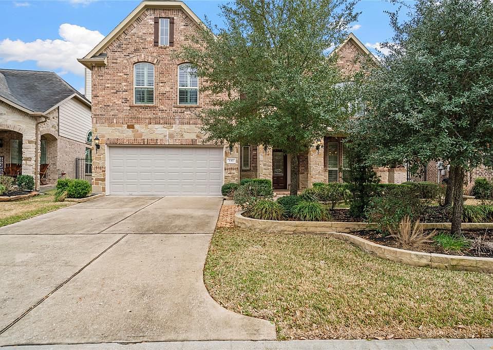 1st image of 142 Hearthshire Cir