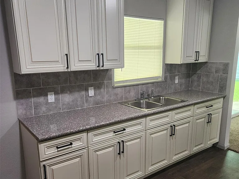 5244 Enyart St — Photo 8