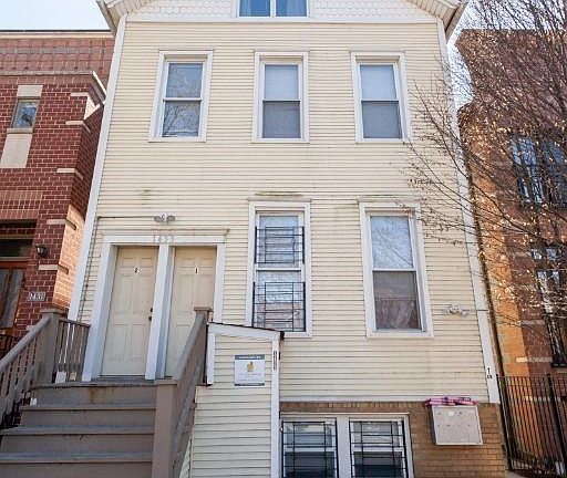 2nd image of 1433 W Oakdale Ave #2 L