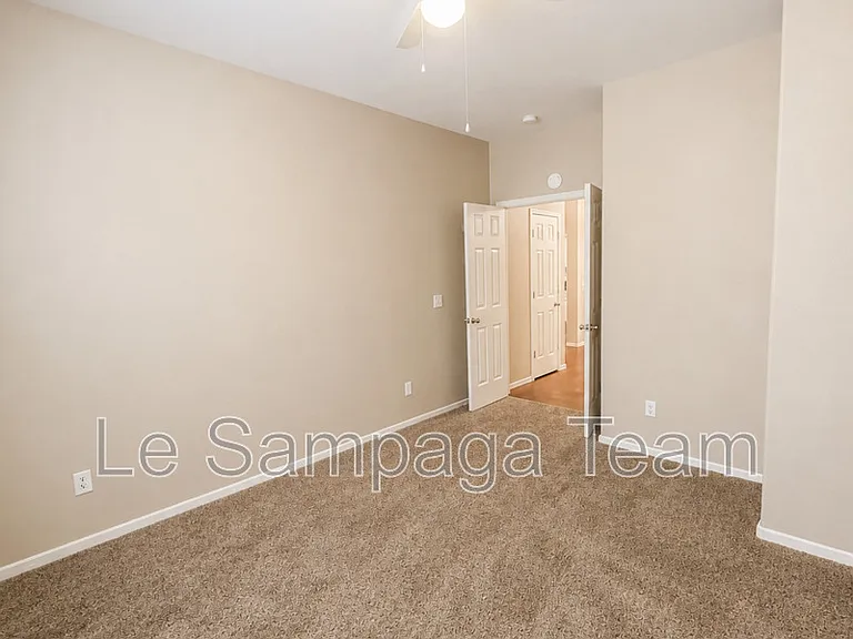 17636 W Maui Ln — Photo 20