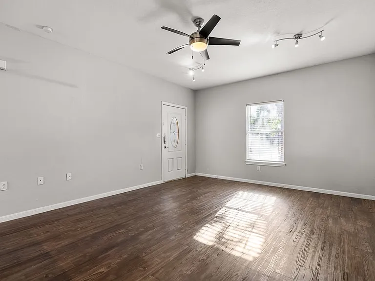 1521 Bagby Ave #C — Photo 12