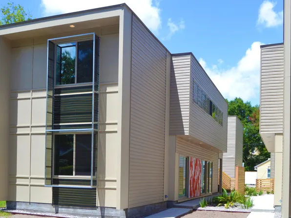 8 W 49th St, Savannah, GA 31405