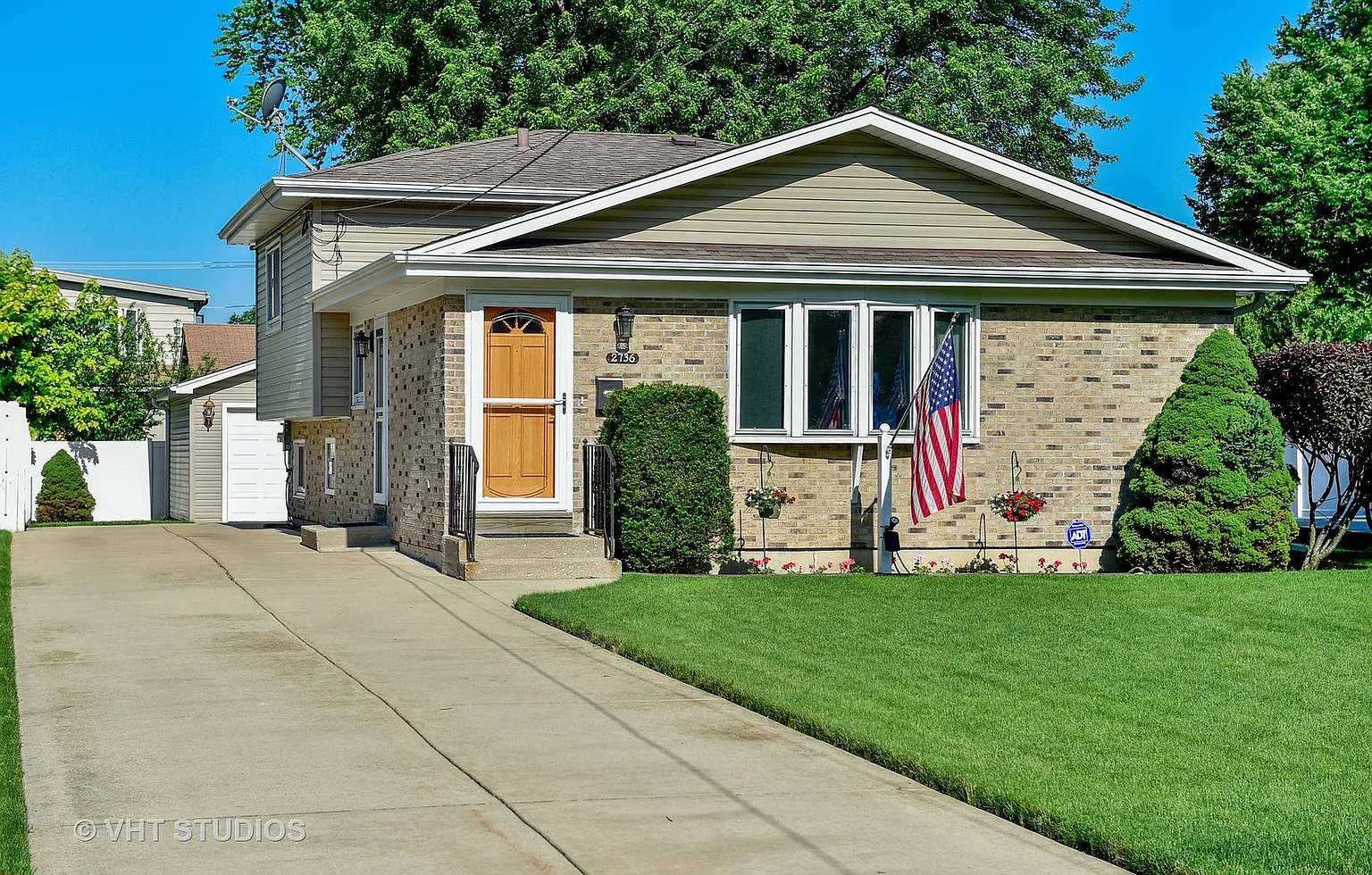 2736 Melrose Ave photo 1