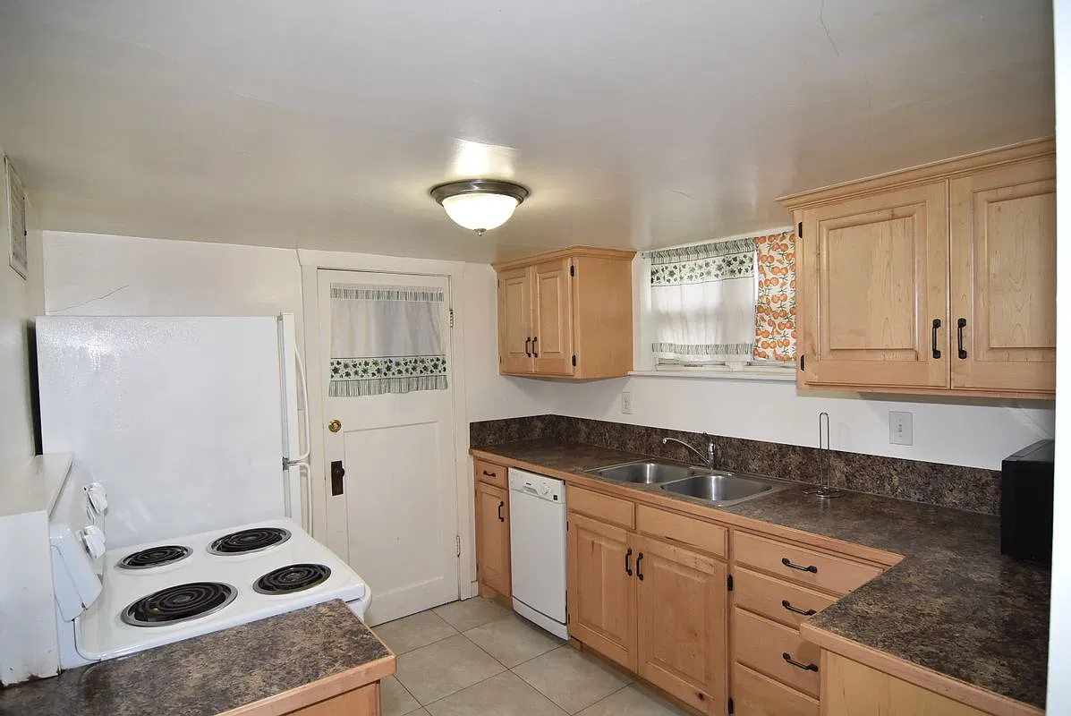 1 bed, 1.0 bath, 900 sqft, $975 — Photo 1