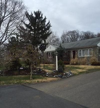5th image of 15 Pequea Manor Dr