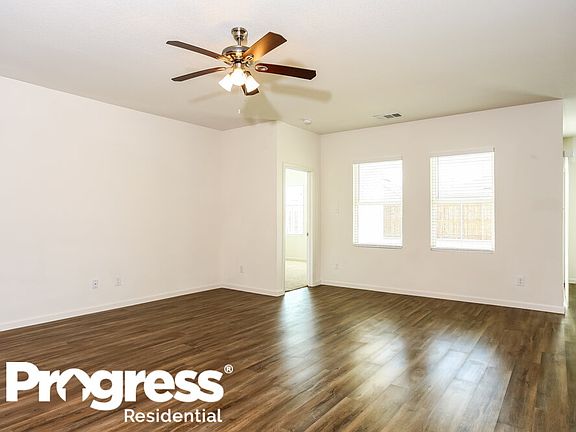 4th image of 586 Crestridge Dr