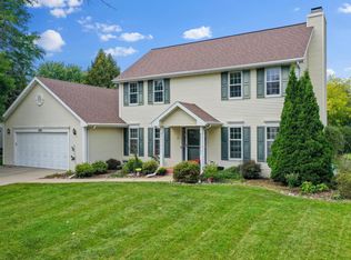 1757 Sunnyside Ln, De Pere, WI 54115