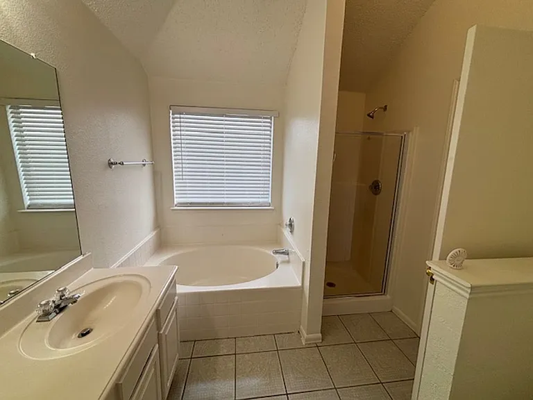 1008 Rock Springs Dr — Photo 26