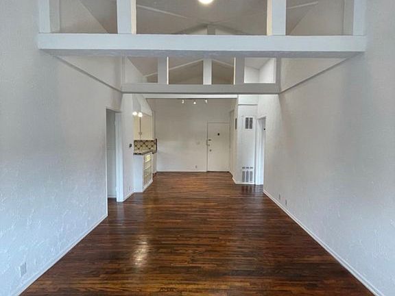 2nd image of 628 N Hayworth Ave APT 5