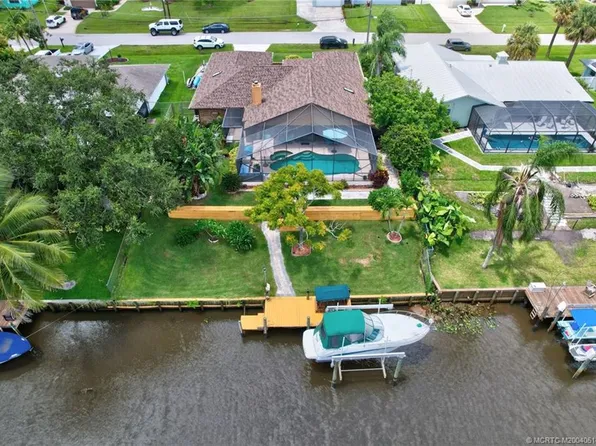 162 NE Surfside Ave, Port Saint Lucie, FL 34983