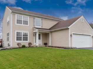 1681 Grantham Ln, Aurora, IL 60503