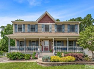 190 Oak Manor Pkwy, South Plainfield, NJ