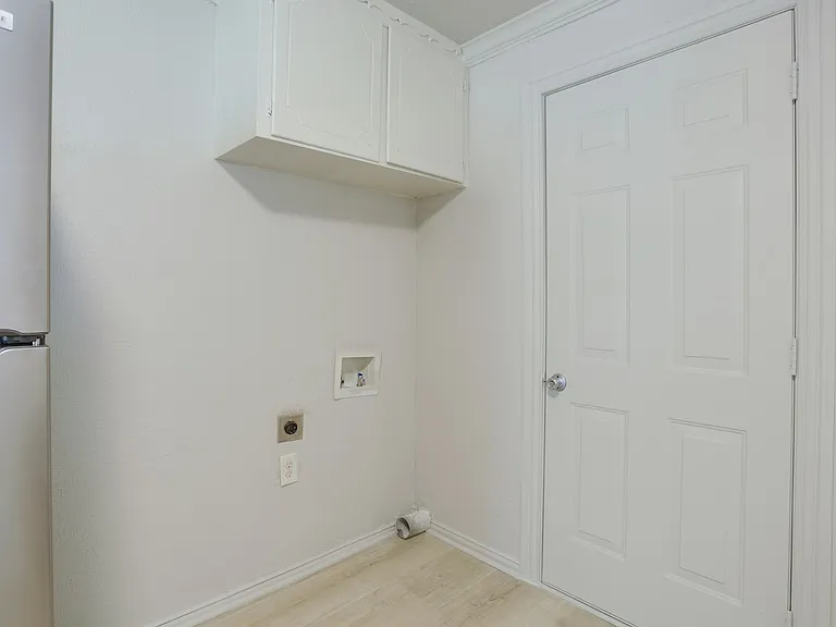 221 Porter Dr — Photo 16