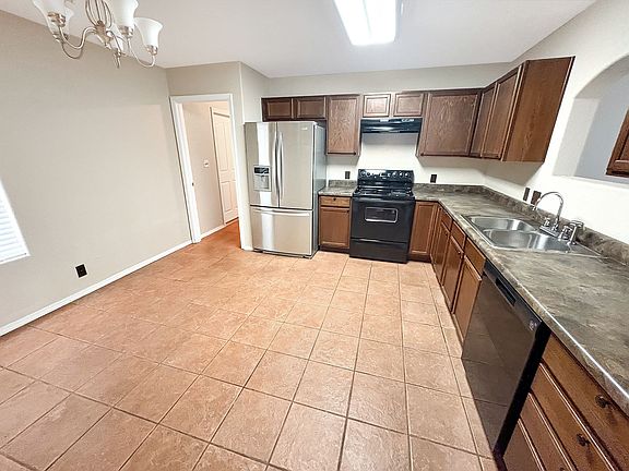 3rd image of 1603 W Marquis Ln