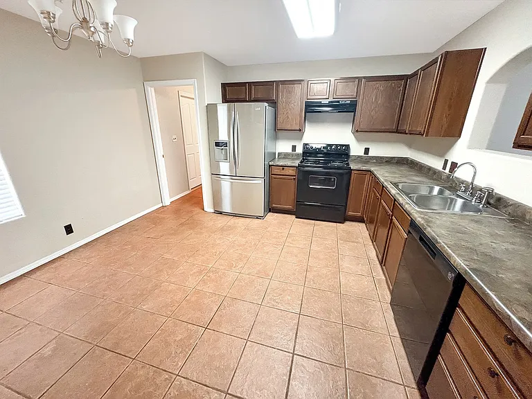 1603 W Marquis Ln — Photo 3