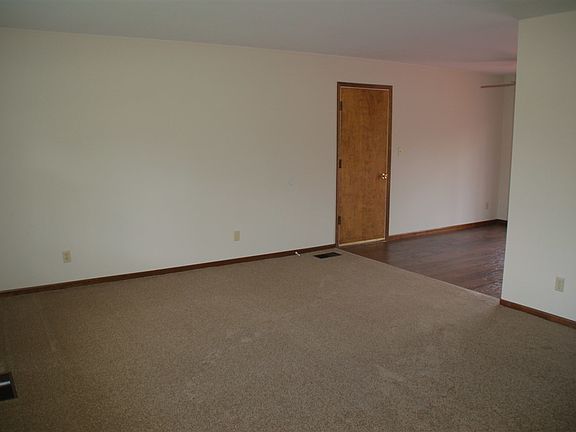3rd image of 3 12th Ave SE