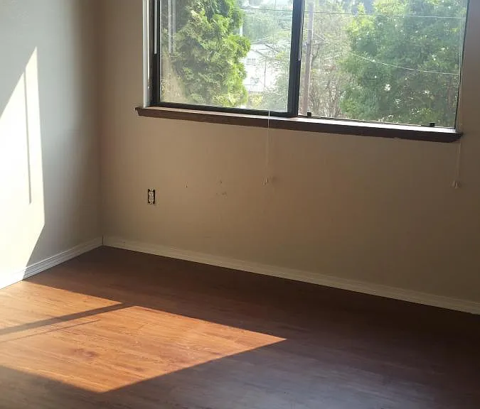 1347 Whitney Ave #A — Photo 3