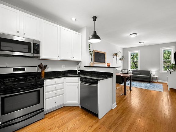 3rd image of 5255 N Rockwell St APT 1