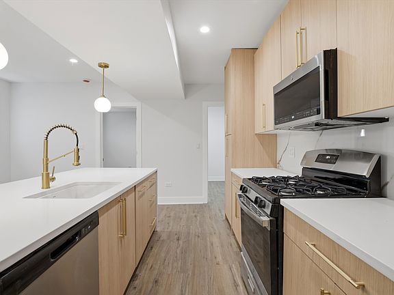 4th image of 3040 N Drake Ave #G