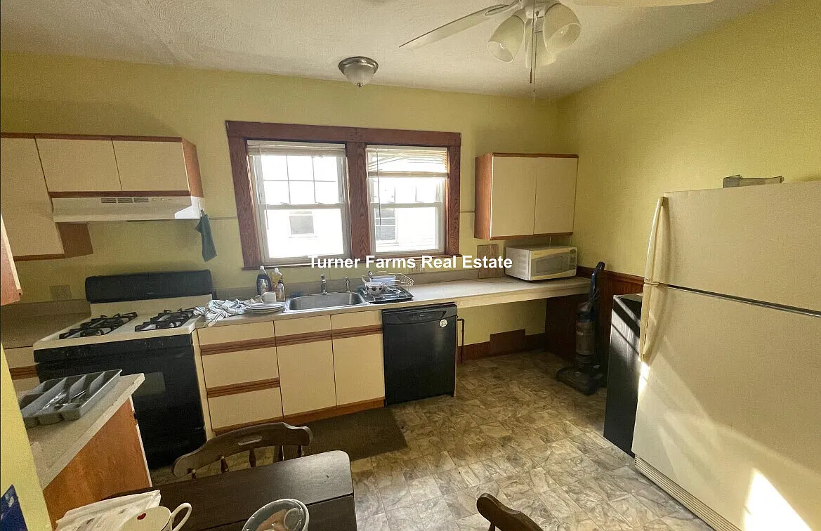 5 bed, 9999 sqft, $7,000 — Photo 4