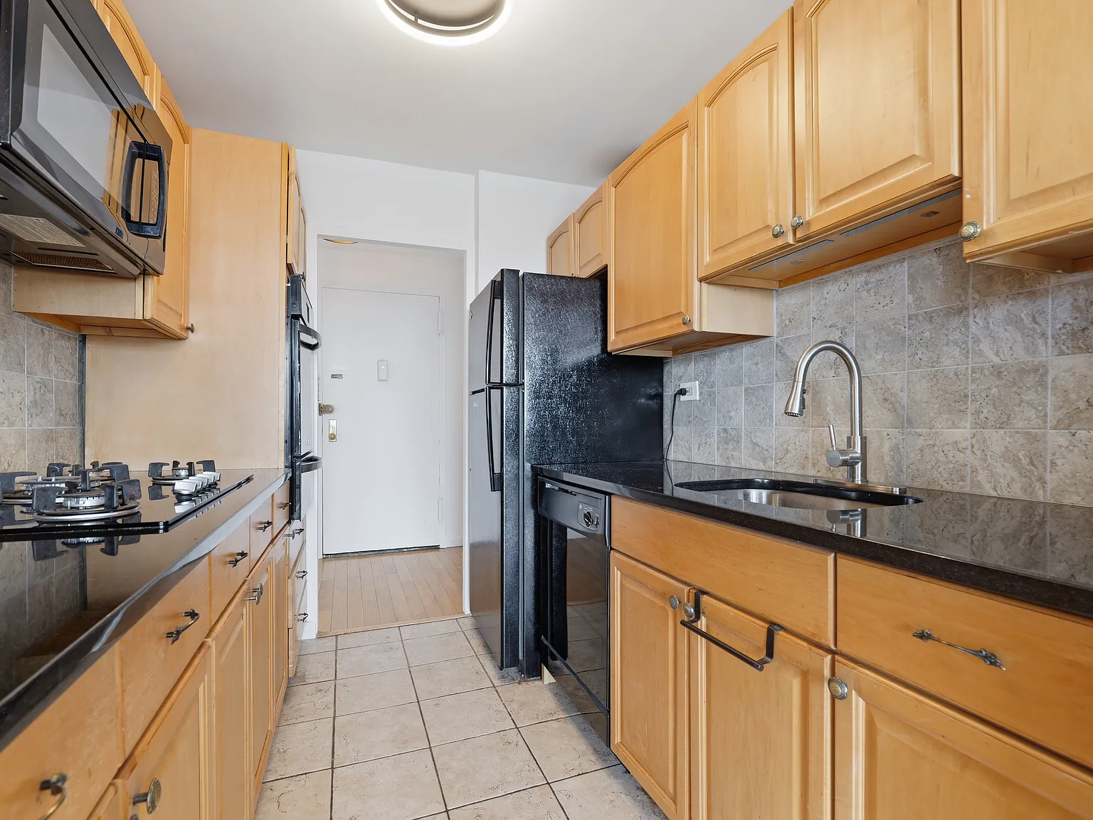 1 bed, 850 sqft, $2,500 — Photo 3