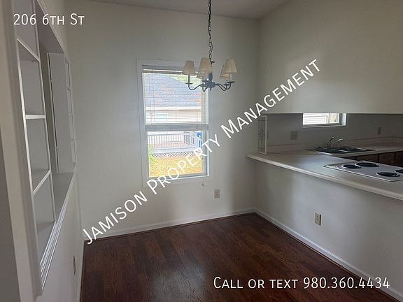 3rd image of 206 6th St