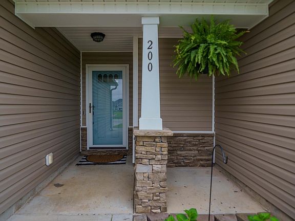 5th image of 200 Mariposa Ct