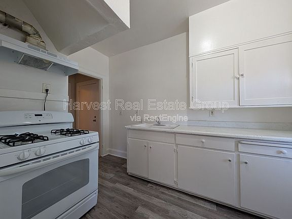 4th image of 460 S 6th St APT 3