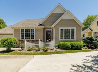 12703 Sunflower Dr, Urbandale, IA 50323