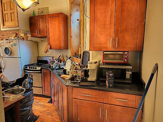 2nd image of 643 Willoughby Ave #7