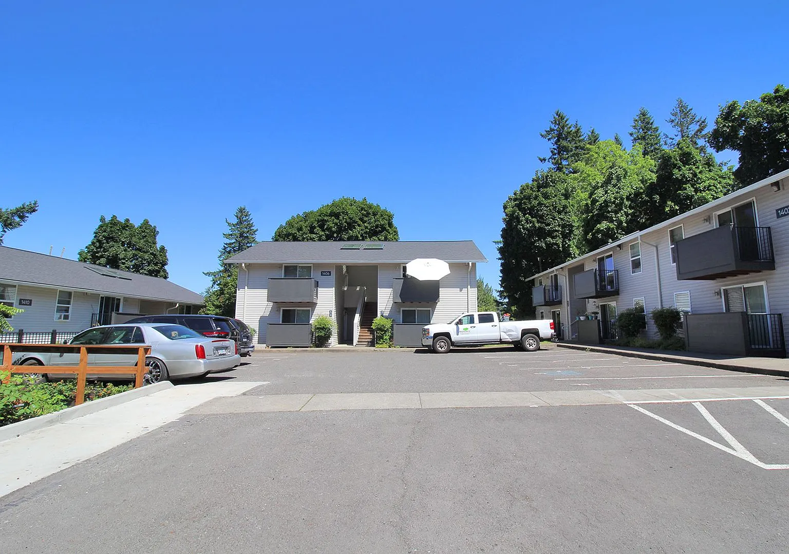 McKenzie Court — Photo 3