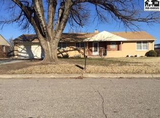 36 29th Pkwy, Hutchinson, KS 67502