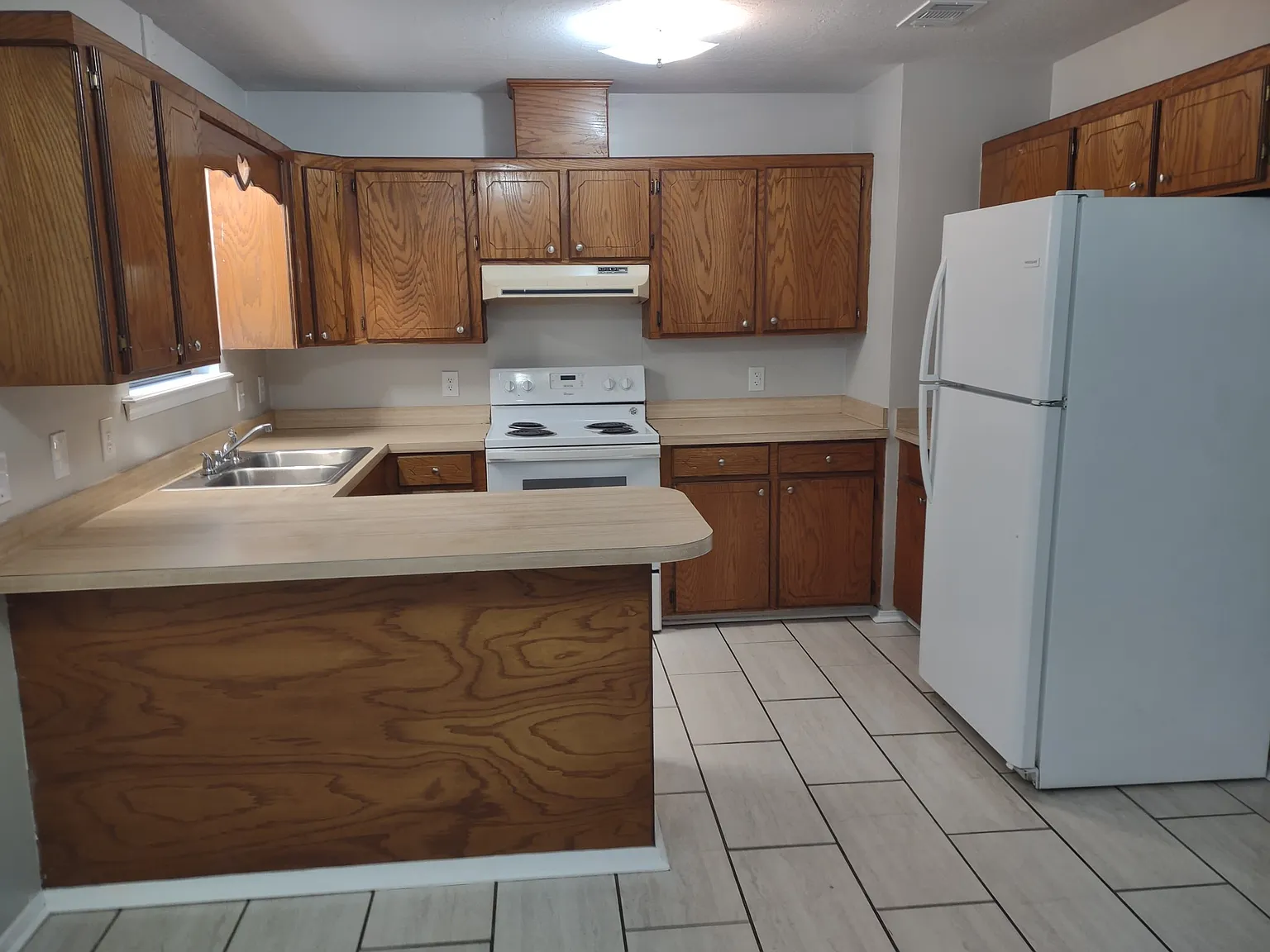 3 bed, 975 sqft, $1,200 — Photo 3