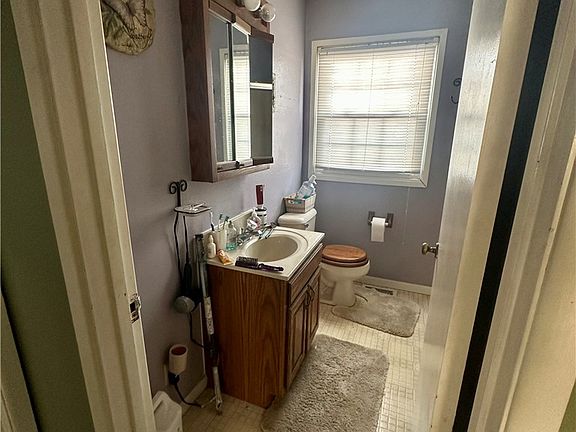 3rd image of 874 Westedge Dr