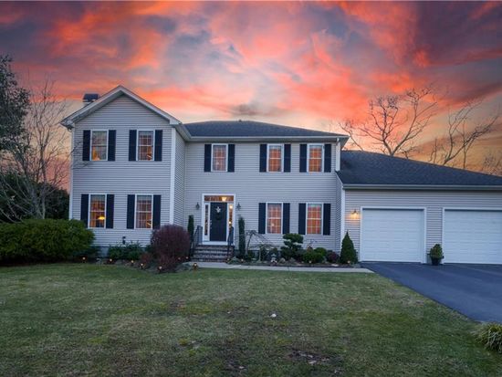 39 Bluebird Ln, Cranston, RI 02921